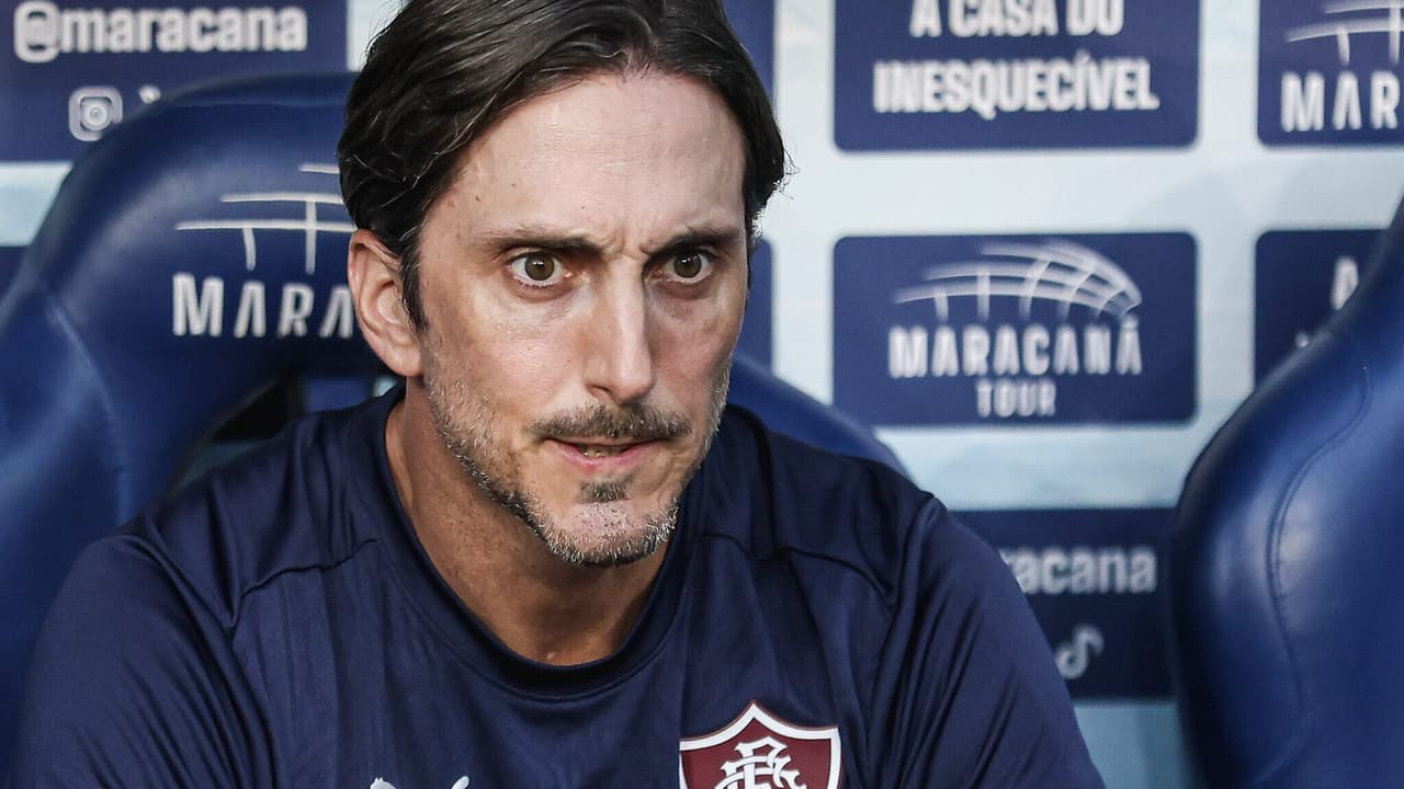 Renê e Guilherme Arana travam disputa acirrada pela lateral do Fluminense em 2026