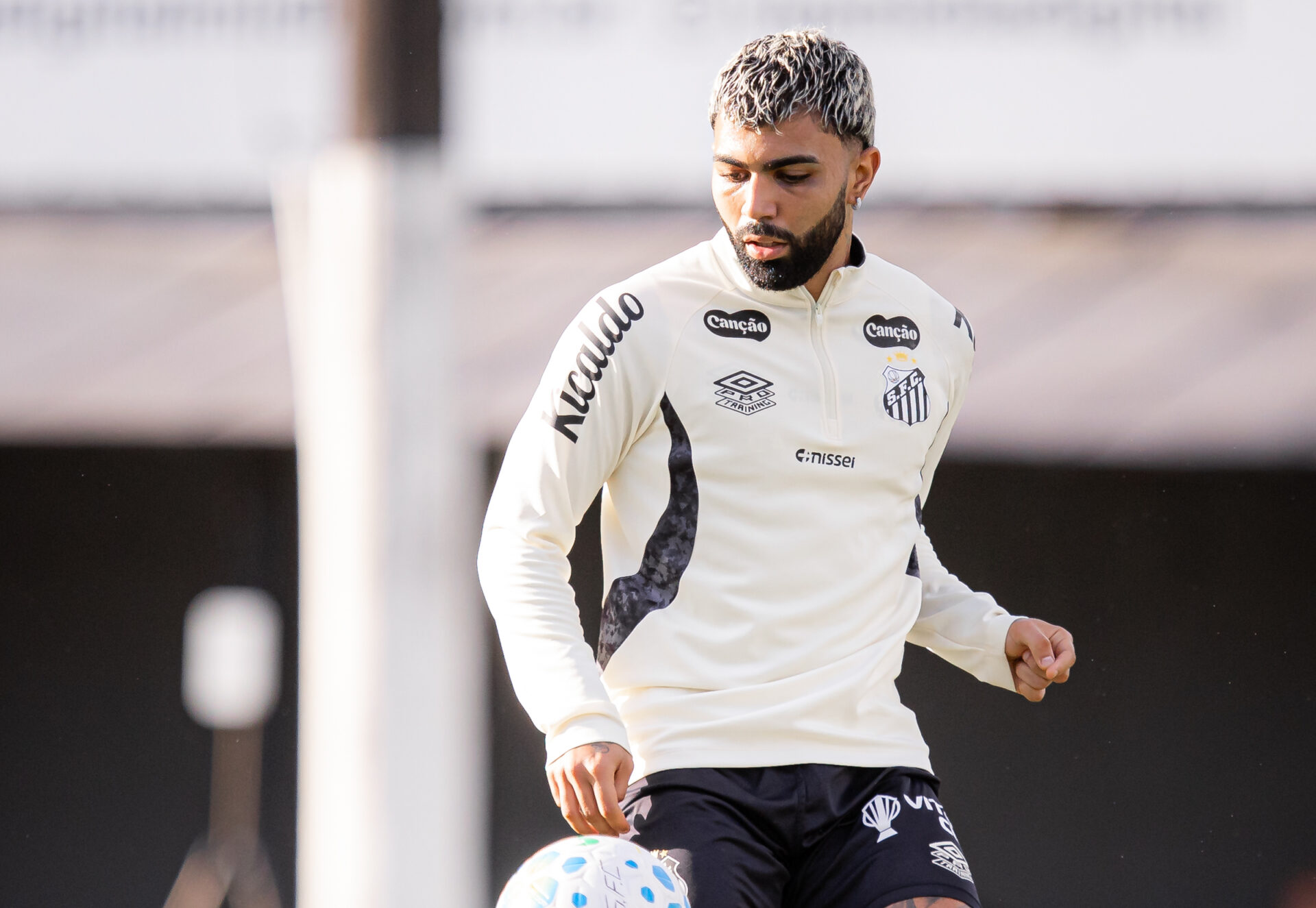 Santos reforça elenco em 2026 com retornos e novidades para brigar no Brasileirão