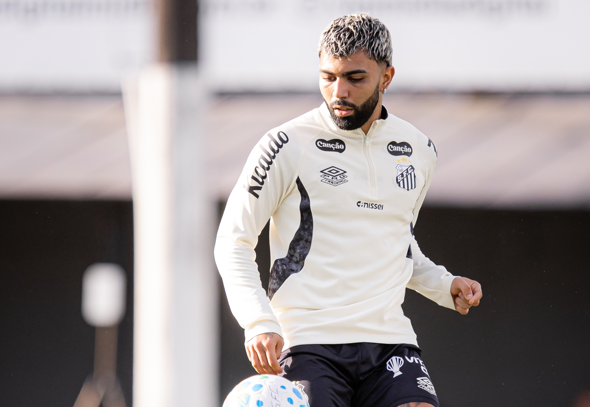 Santos reforça elenco em 2026 com retornos e novidades para brigar no Brasileirão