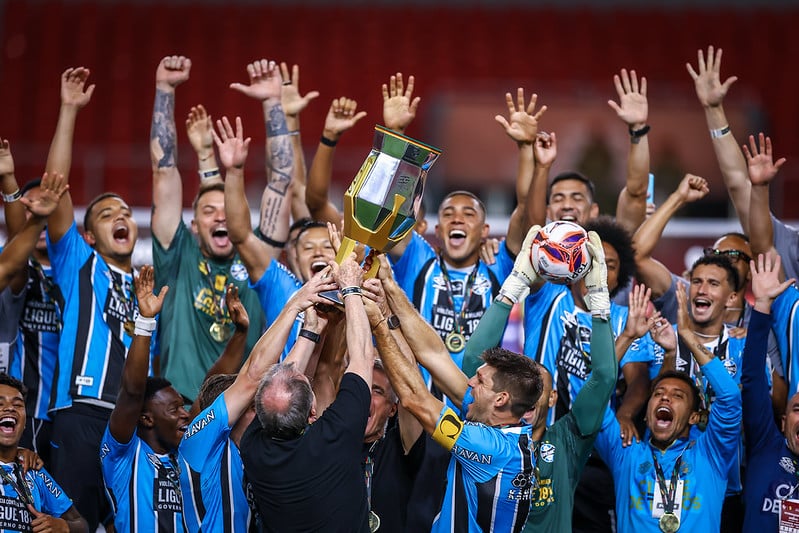 Grêmio conquista o Campeonato Gaúcho 2026 após empate eletrizante contra o Internacional