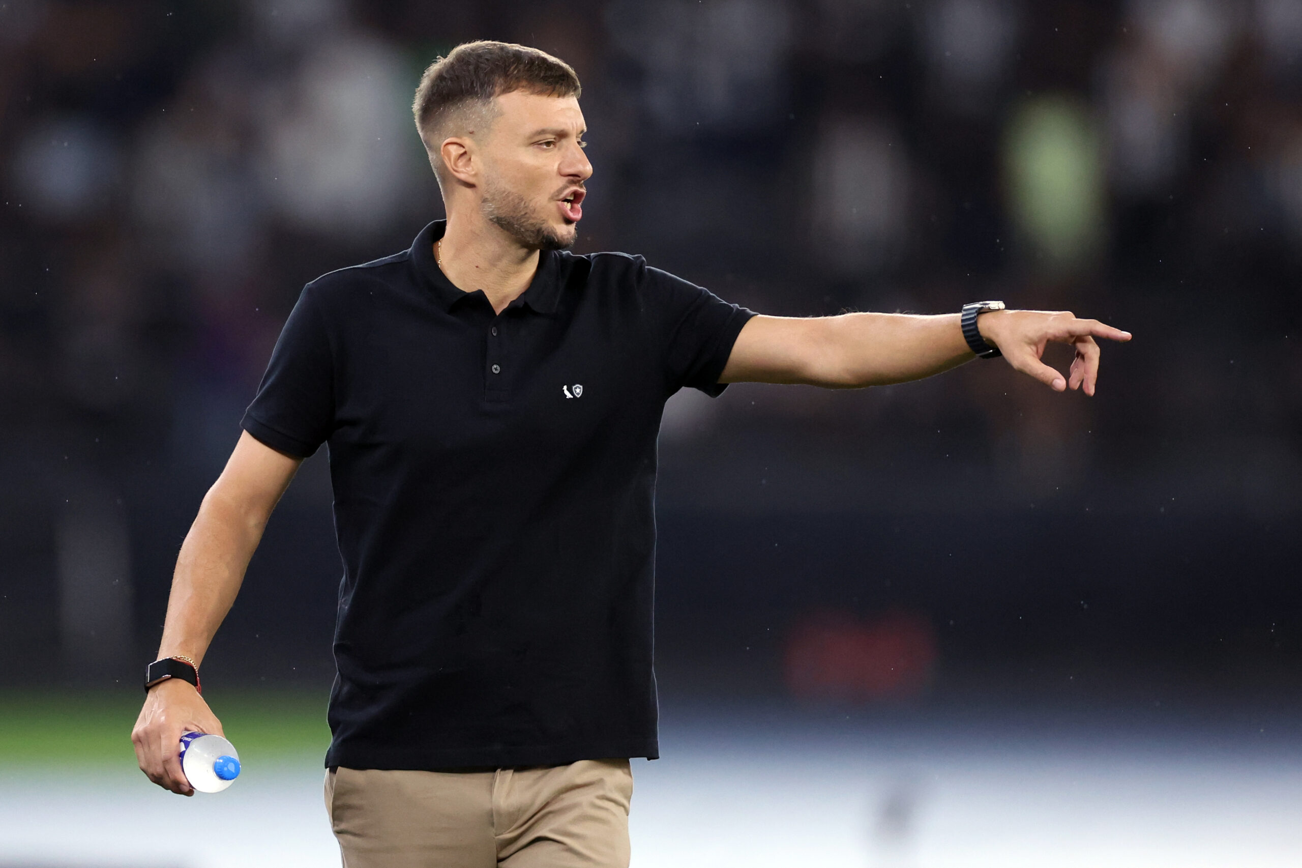 Botafogo enfrenta clássico decisivo contra o Flamengo em meio a crise e pressão