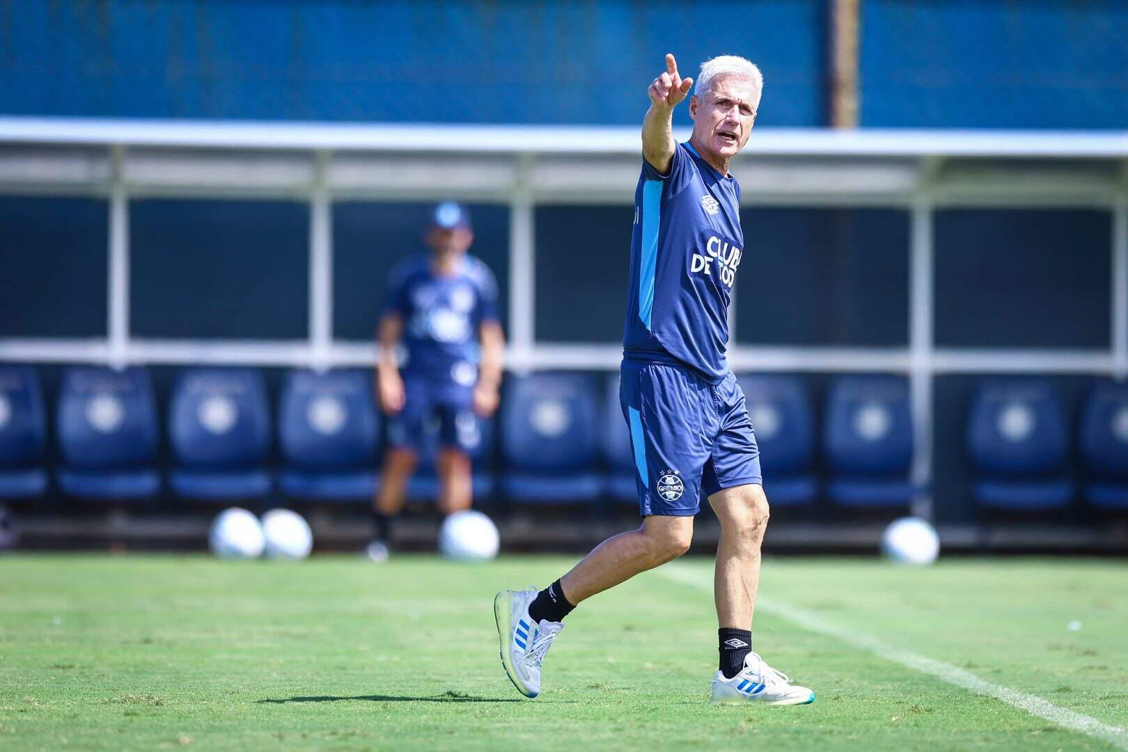 Luís Castro revela maior desafio do Grêmio para sequência do Brasileirão