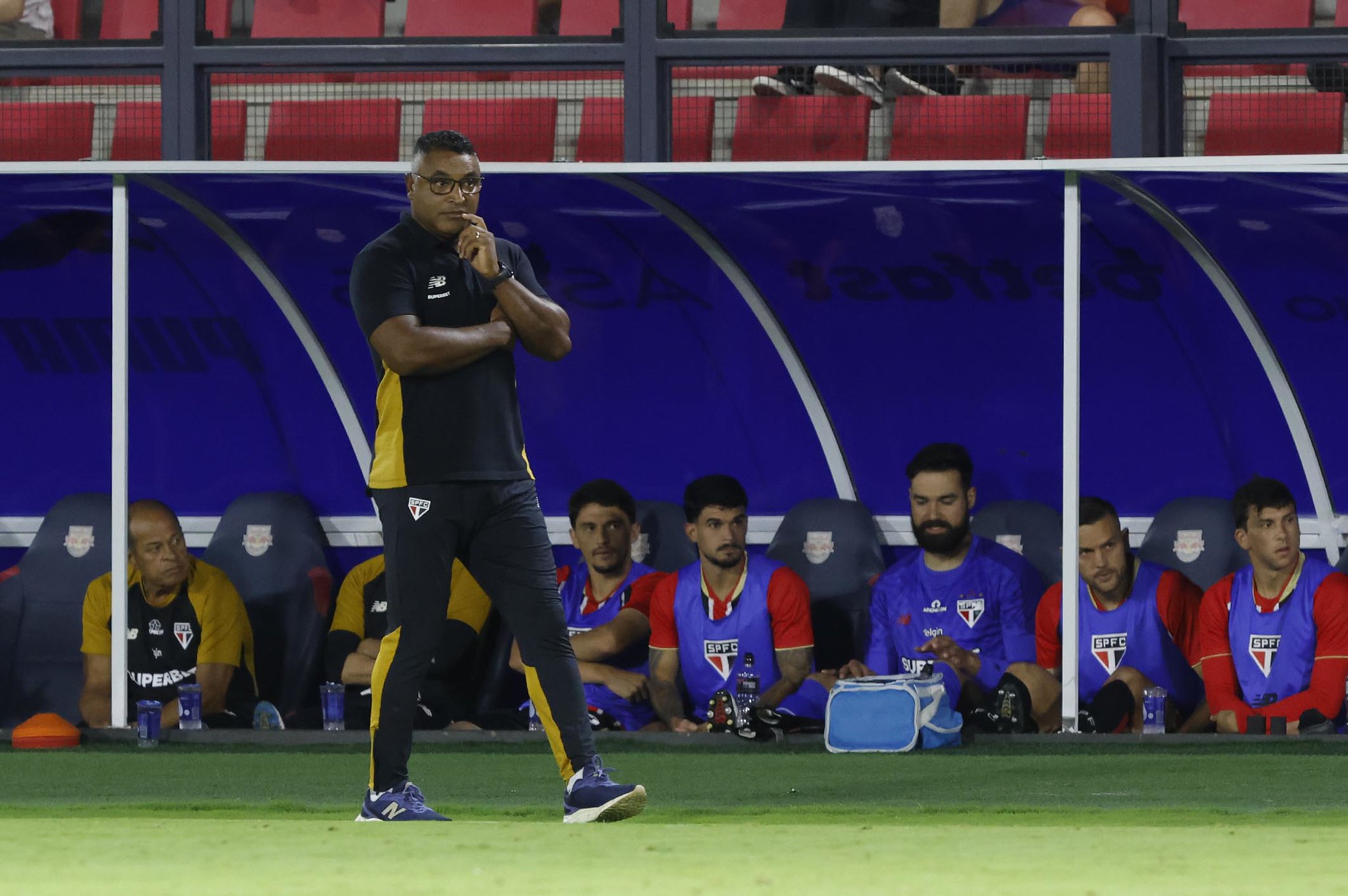 São Paulo assume liderança do Brasileirão após virada contra Red Bull Bragantino