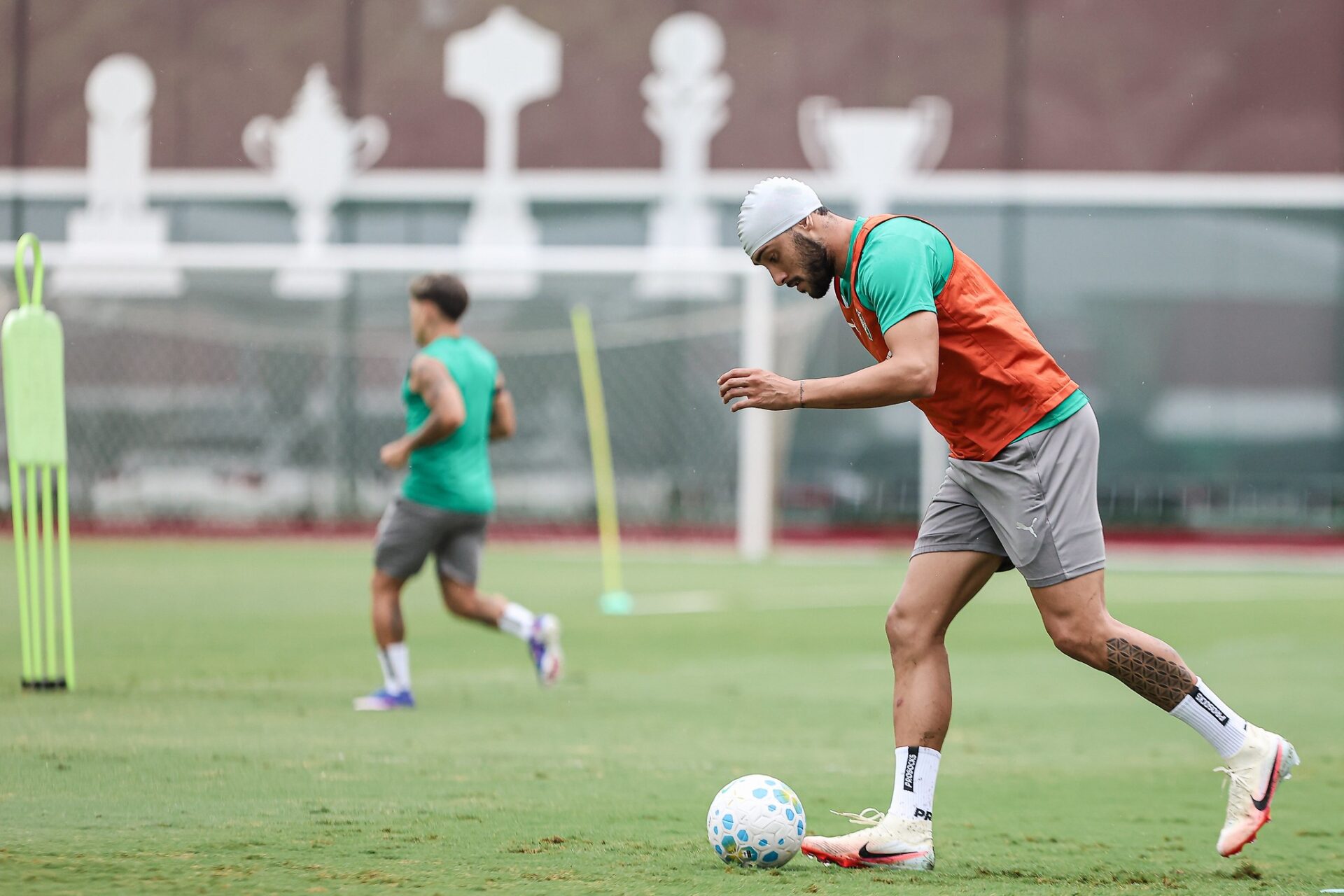 Fluminense sofre com bolas aéreas e preocupa antes do duelo contra Atlético-MG