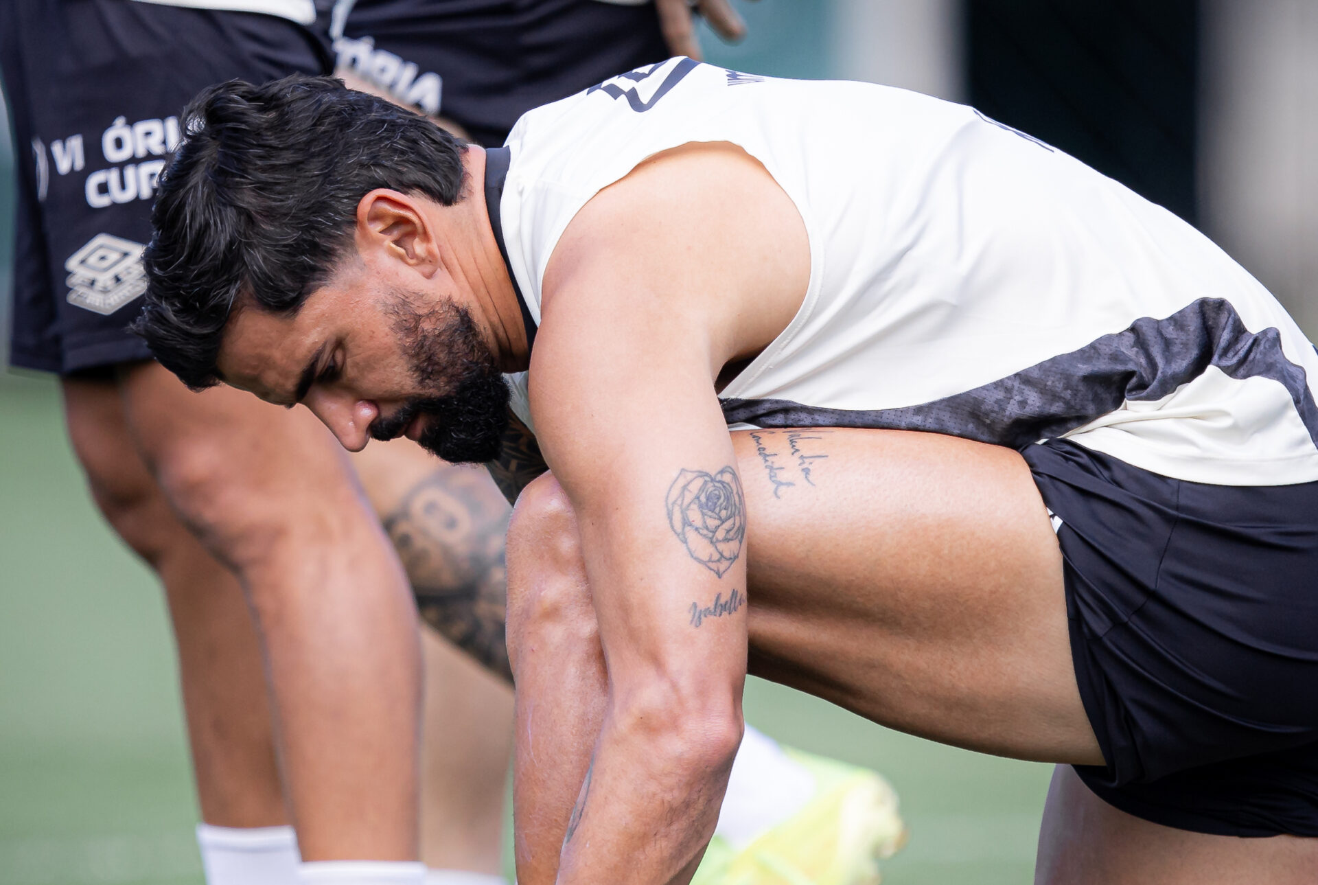 Santos se prepara para duelo no Mineirão com retorno de Rincón e desfalques importantes