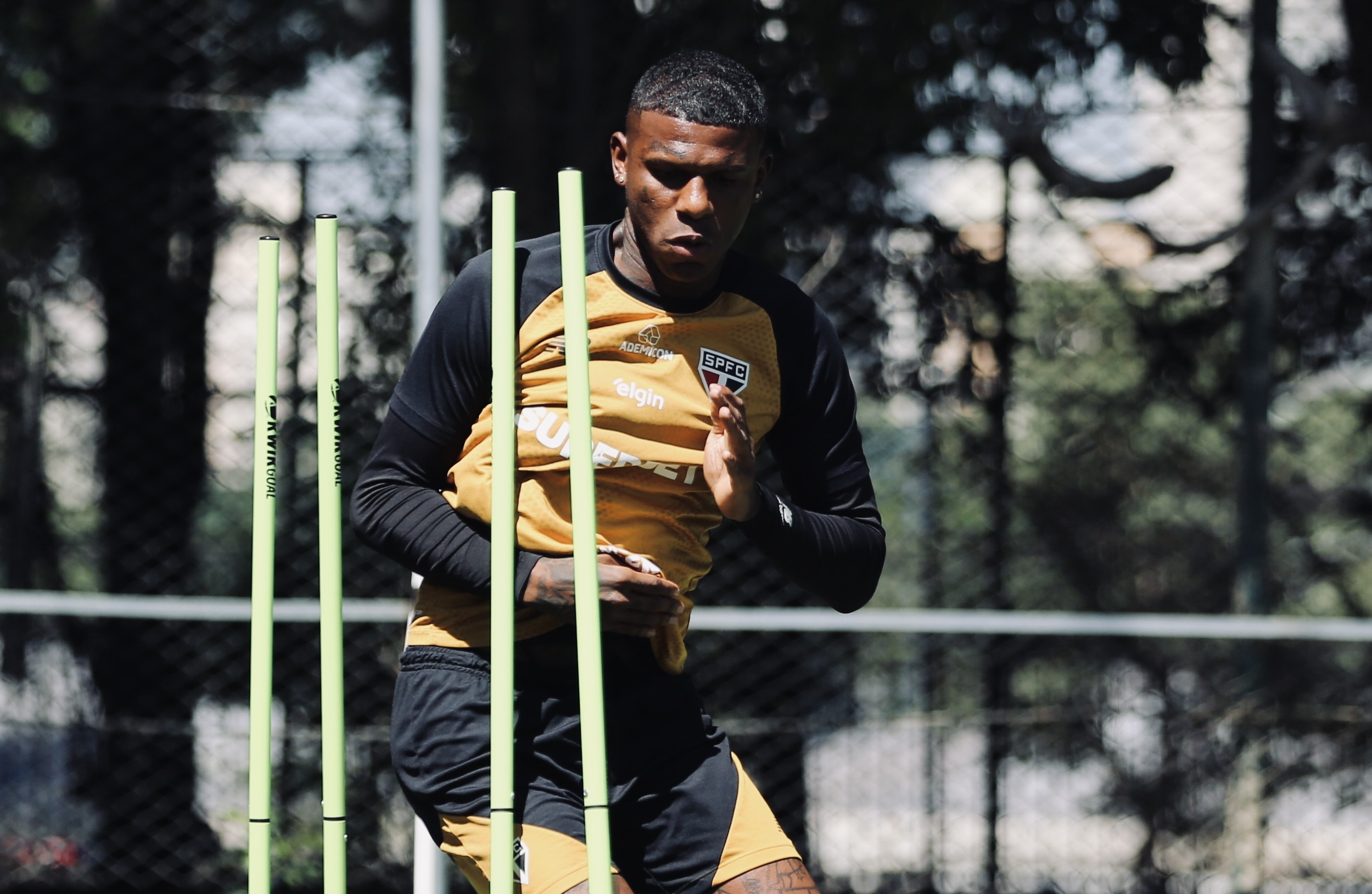 São Paulo segue preparação para duelo contra o Internacional com novidades no elenco