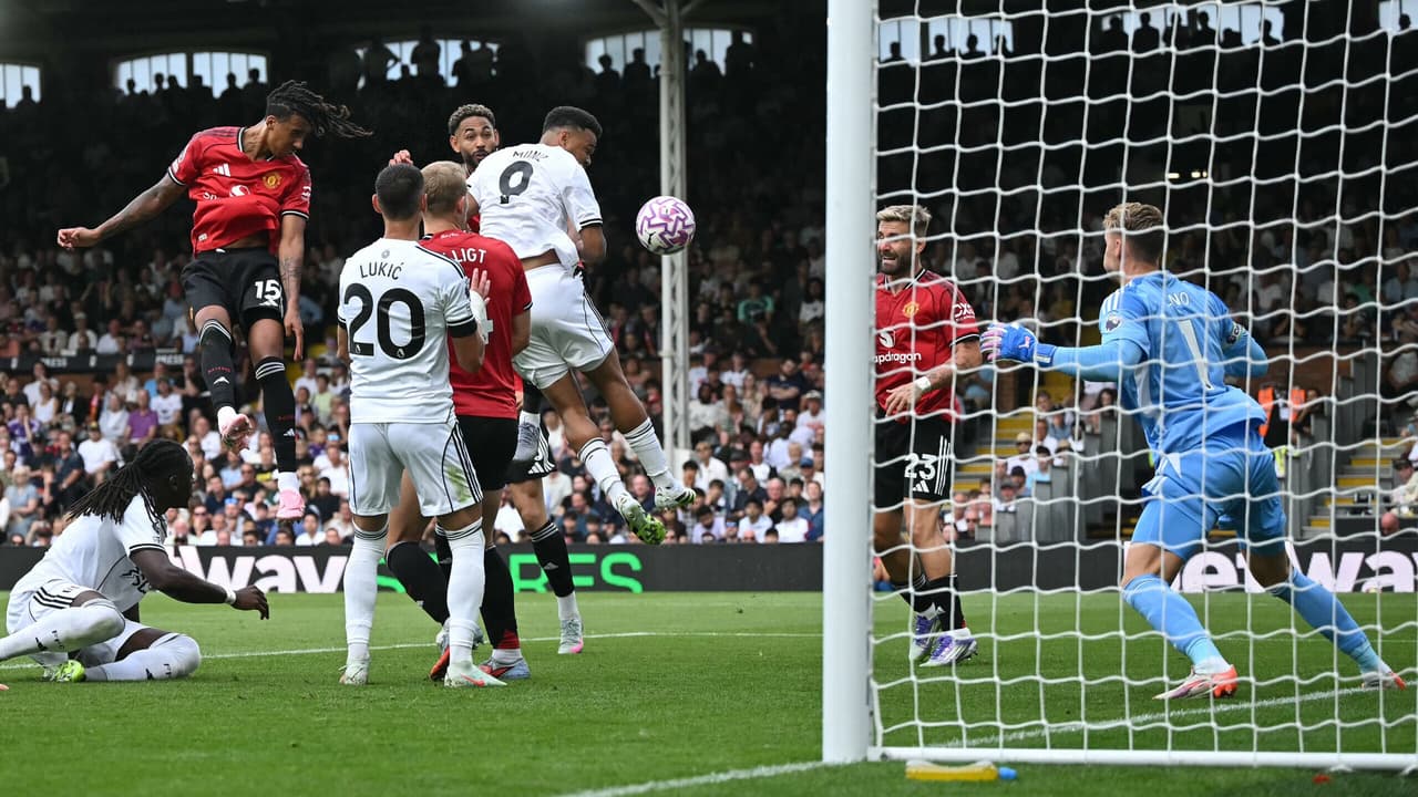 Rodrigo Muniz sofre críticas após atuação apagada na vitória do Fulham sobre Burnley