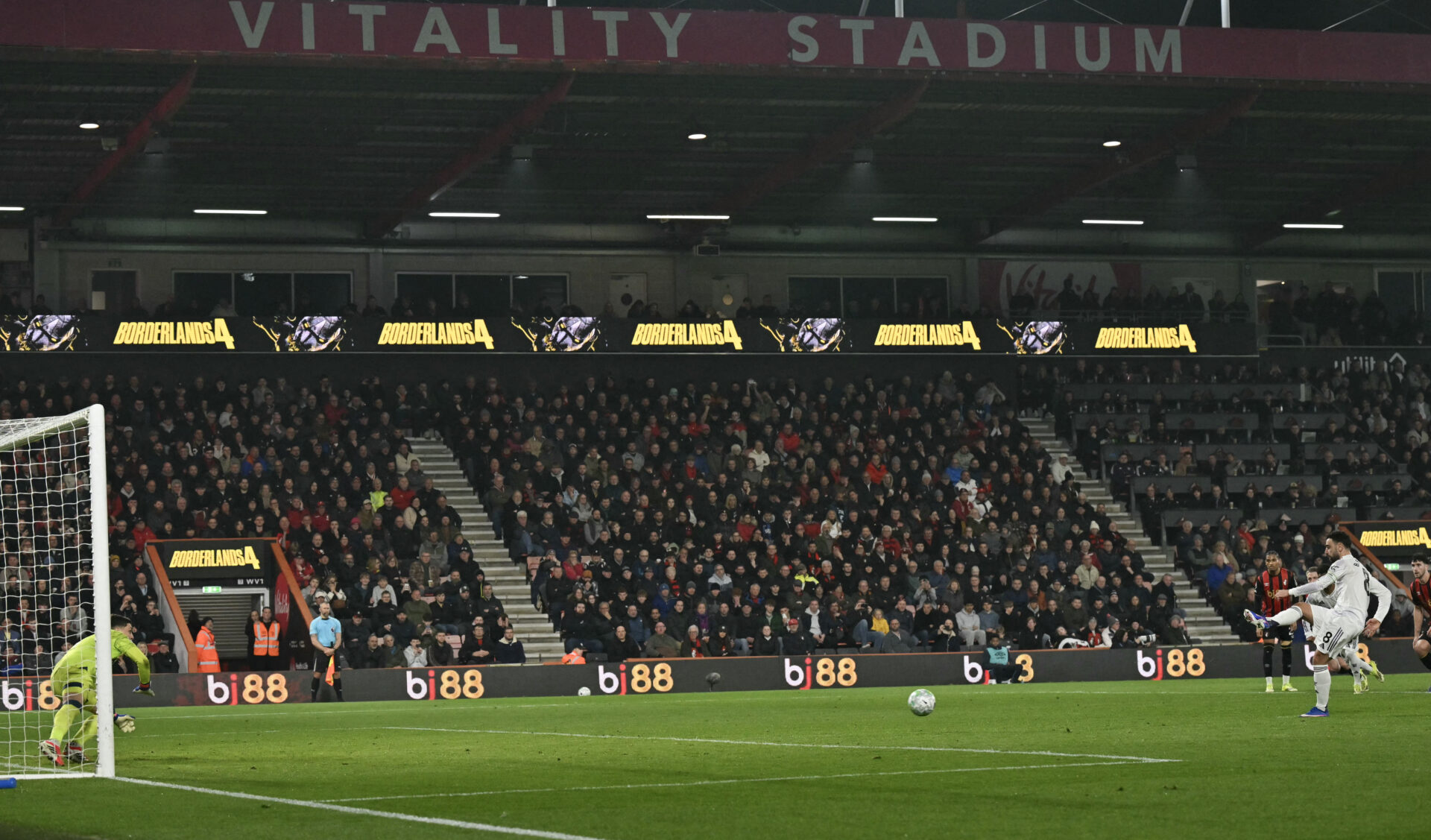 Torcedores da Premier League rejeitam VAR e pedem fim da tecnologia nos jogos