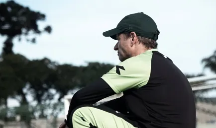 Fernando Seabra critica instabilidade no futebol brasileiro após vitória do Coritiba