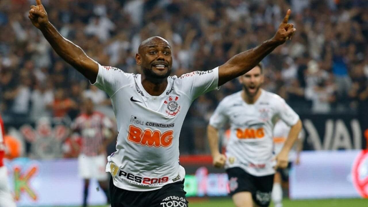 Vagner Love anuncia aposentadoria e deixa legado marcante no Corinthians