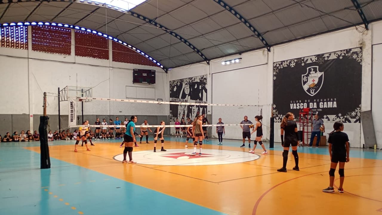Vasco da Gama retoma o vôlei com foco na base feminina e mira a Superliga