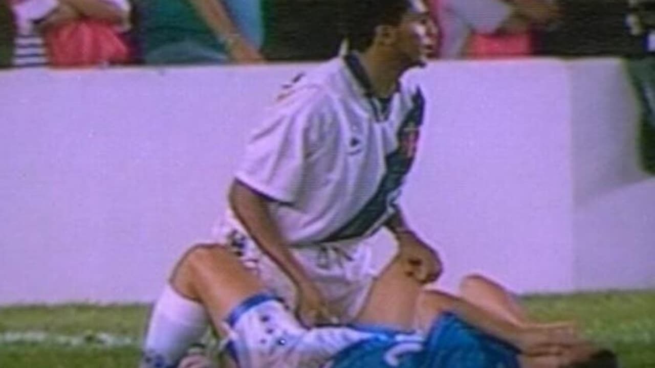 Expulsão inusitada na La Liga: zagueiro apalpa atacante e é expulso após VAR