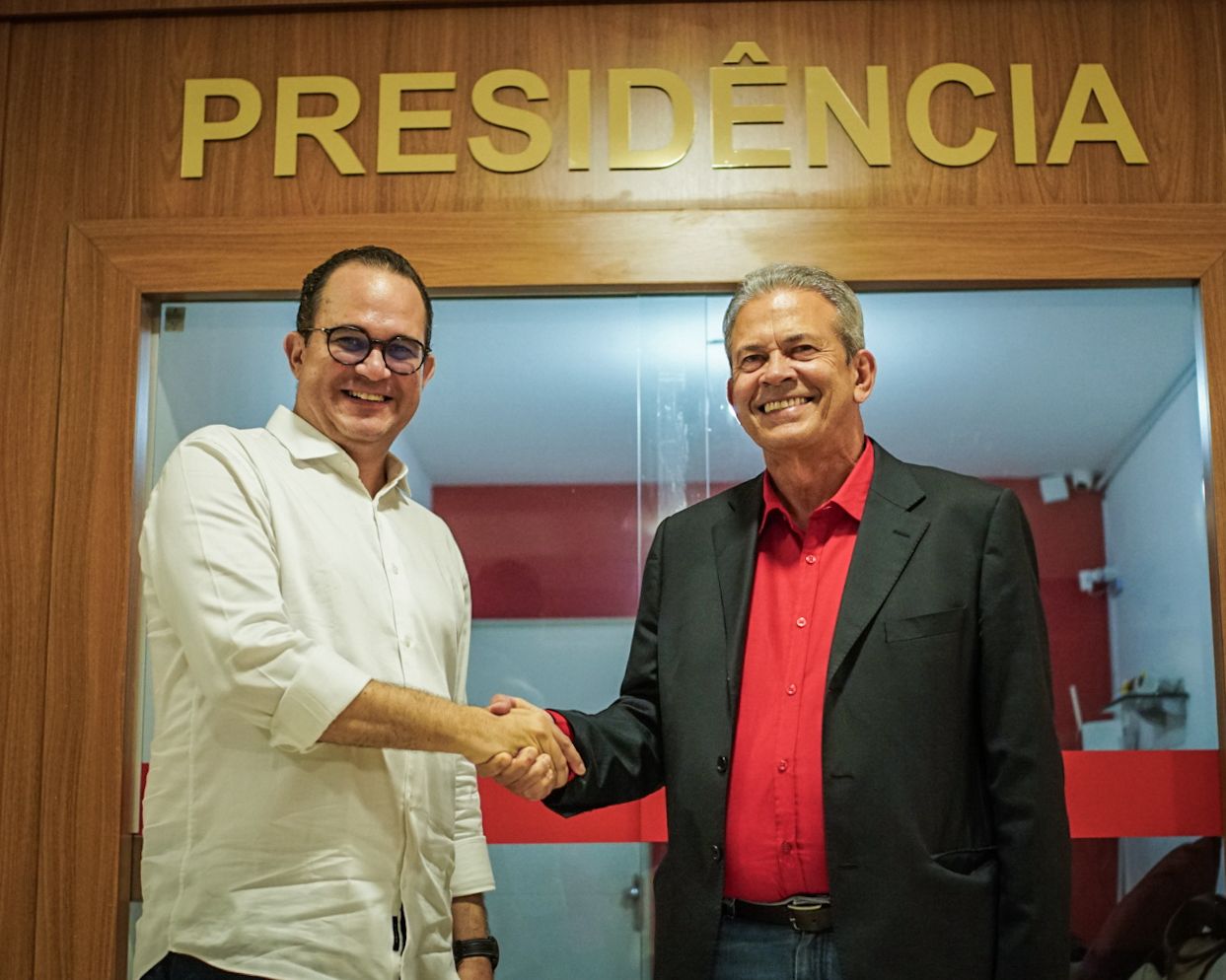 Presidência do América Futebol Clube muda com missão de manter avanços e fortalecer o clube