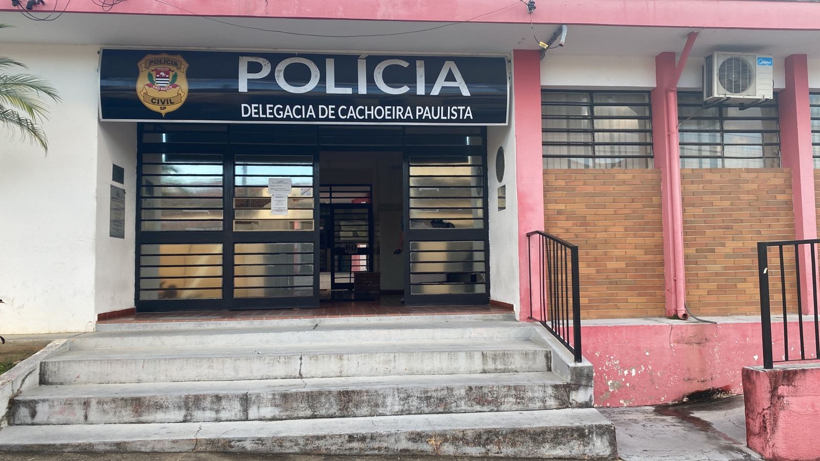 Mulher é encontrada morta ao lado de campo de futebol em Cachoeira Paulista