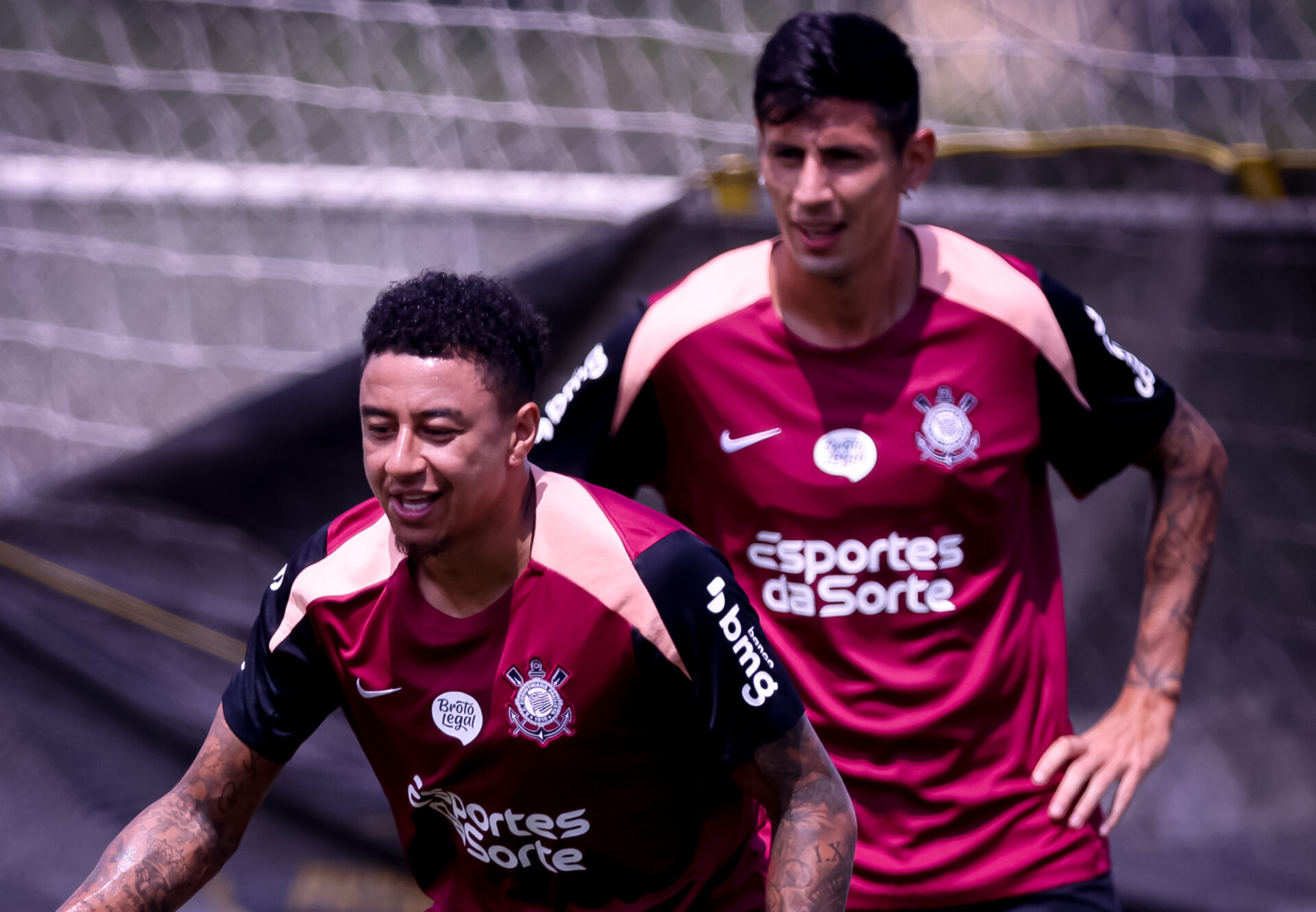 Corinthians chega perto do limite de estrangeiros com chegada de Jesse Lingard