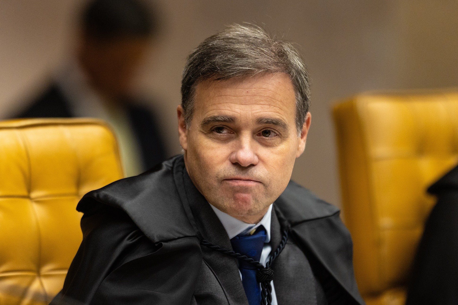 Senador Carlos Viana pressiona STF para depoimento de Daniel Vorcaro na CPI do INSS