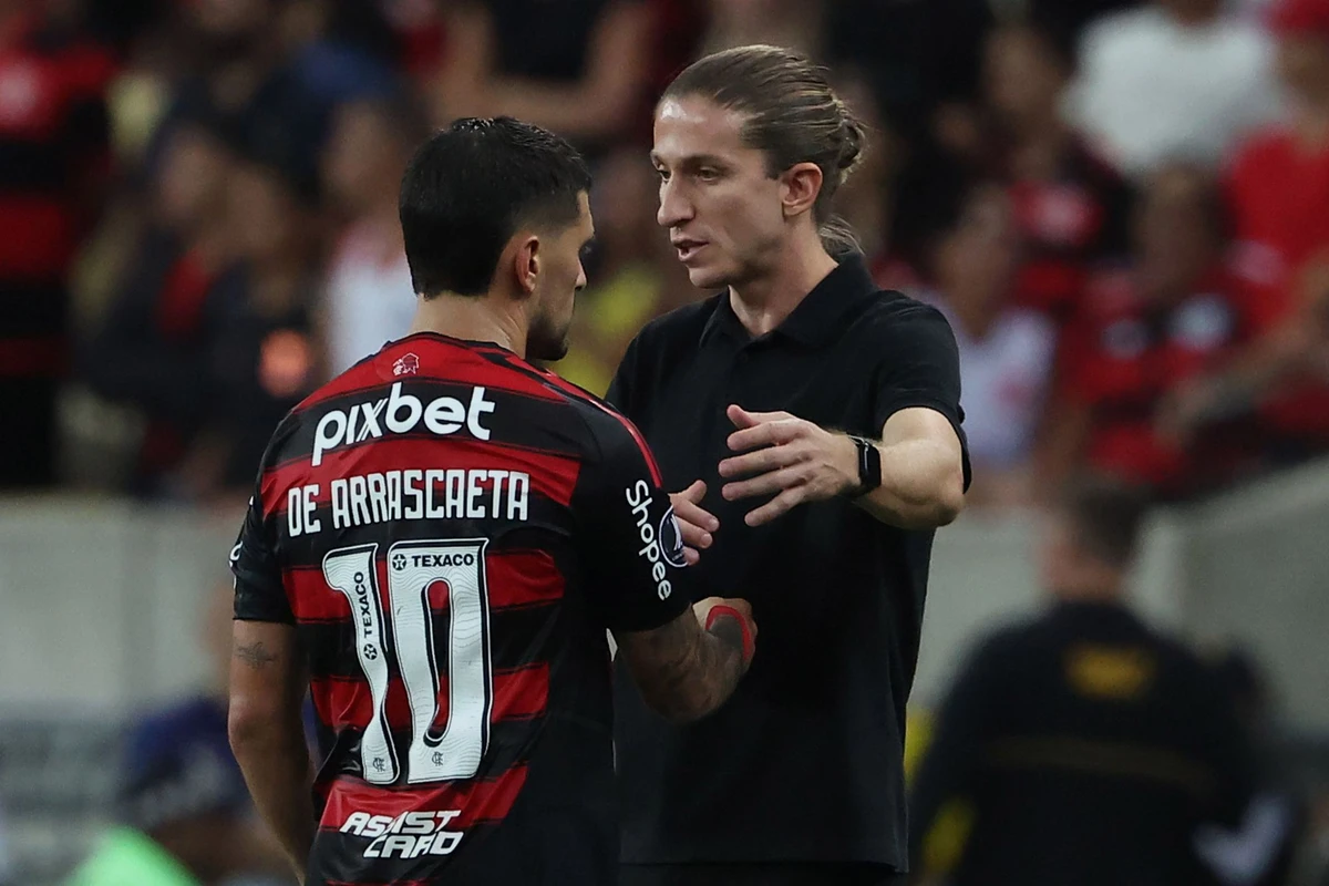 Filipe Luís recusa propostas do México e mira futuro na Europa após saída do Flamengo