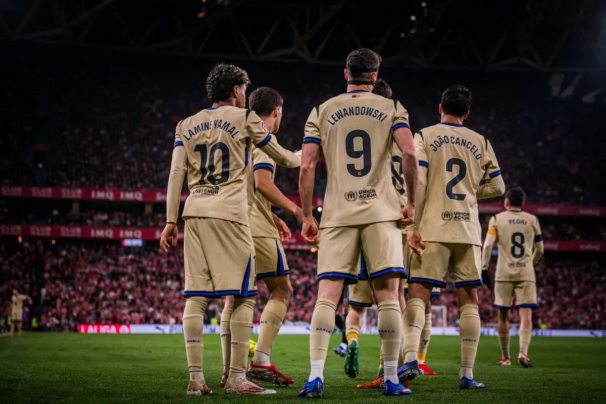 Barcelona vence Athletic Bilbao com golaço de jovem estrela e mantém liderança na La Liga