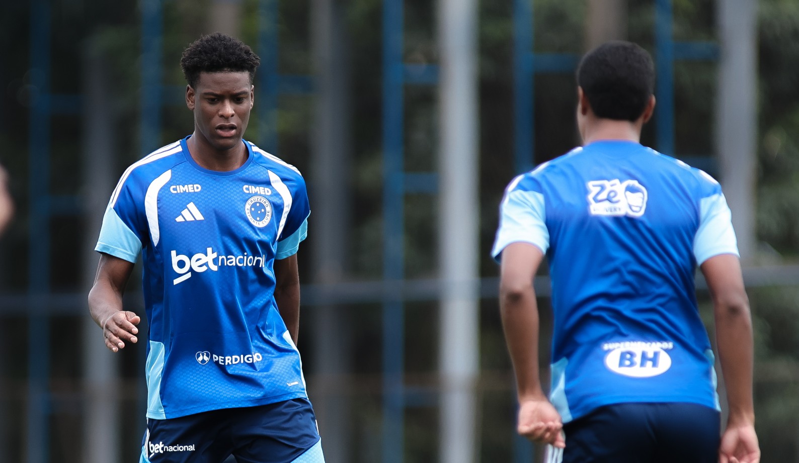 Jonathan Jesus volta aos treinos e Cruzeiro se prepara para decisão contra Atlético