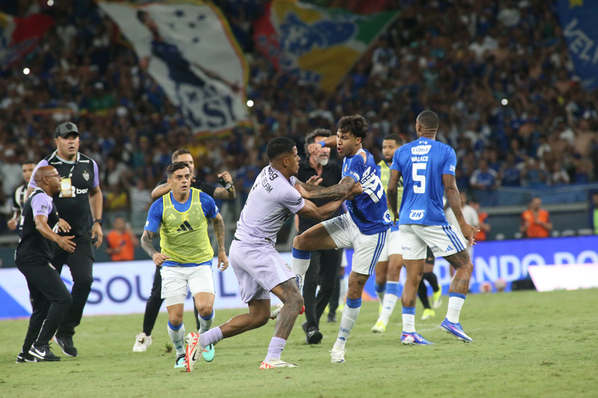 Final do Mineiro entre Cruzeiro e Atlético-MG bate recorde histórico com 23 expulsões – imagem do artigo