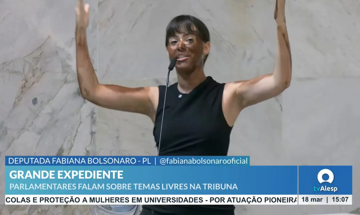 Deputada Fabiana Bolsonaro enfrenta processo por blackface e discurso transfóbico na Alesp