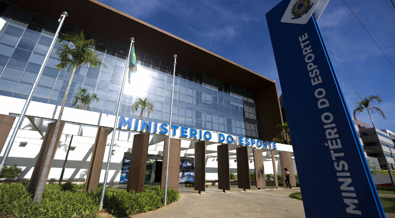 FFU sob suspeita: análise aponta irregularidades em contratos milionários no futebol brasileiro