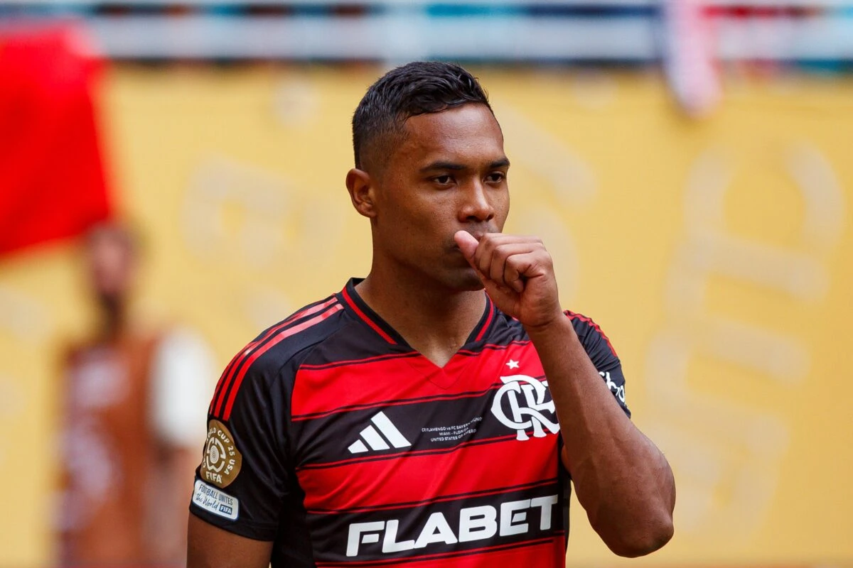 Alex Sandro tem previsão otimista de retorno e deve estrear na Libertadores pelo Flamengo