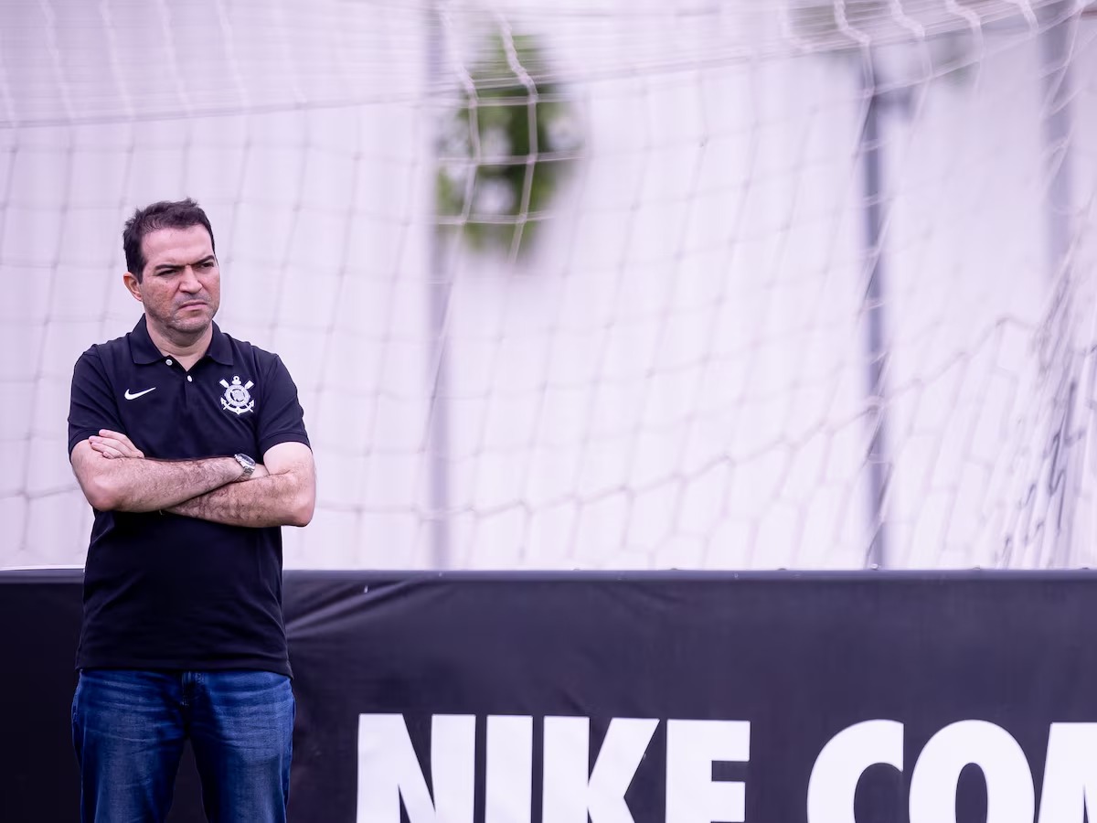 Corinthians fecha janela de transferências com sete reforços e supera desafios financeiros