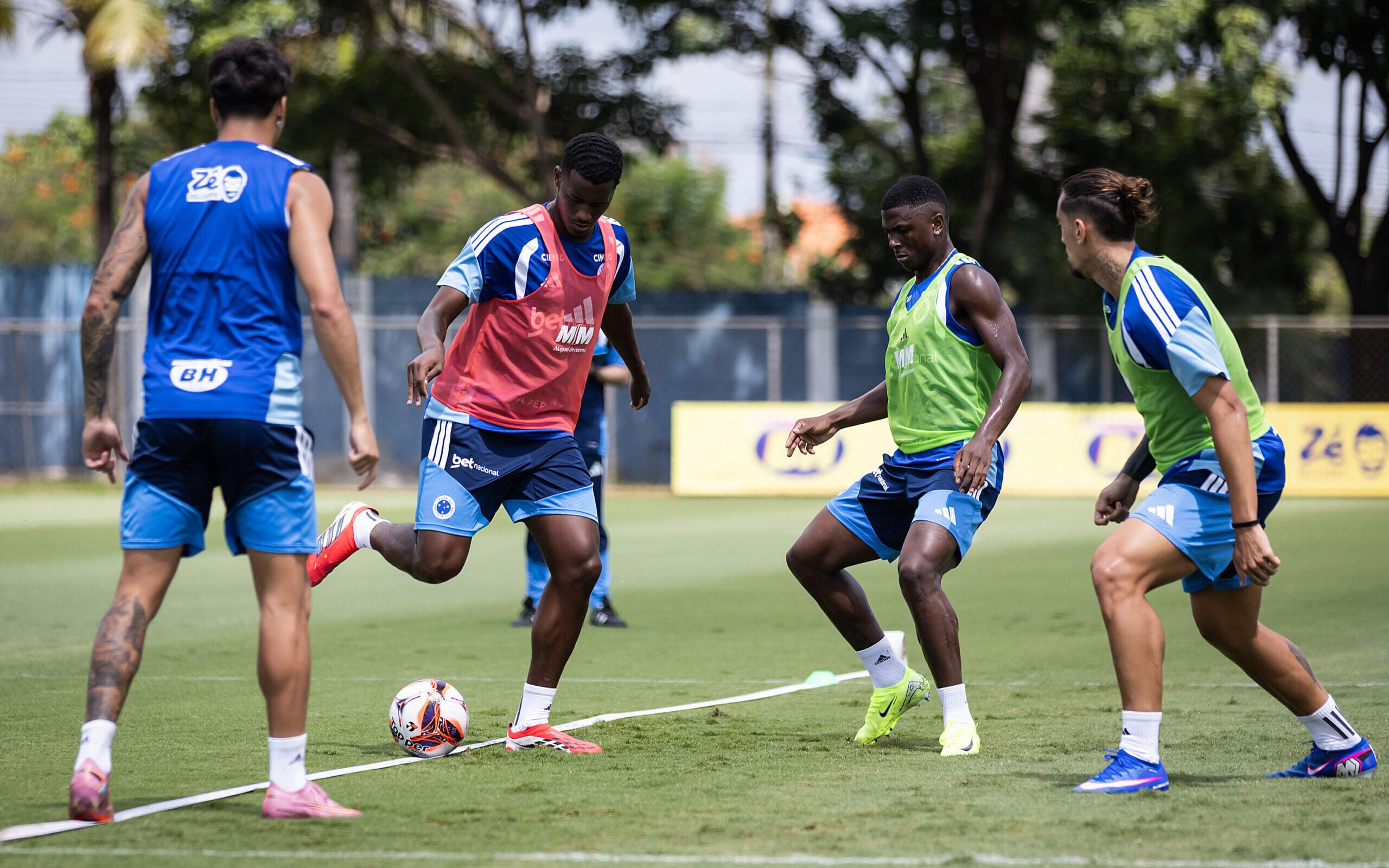 Cruzeiro sofre com lesões e perde goleiro titular por tempo indeterminado em 2026