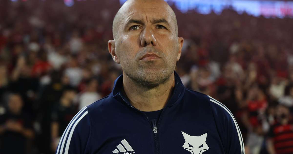 Treinadores estrangeiros no Brasil: como funciona o Imposto de Renda para técnicos de futebol?