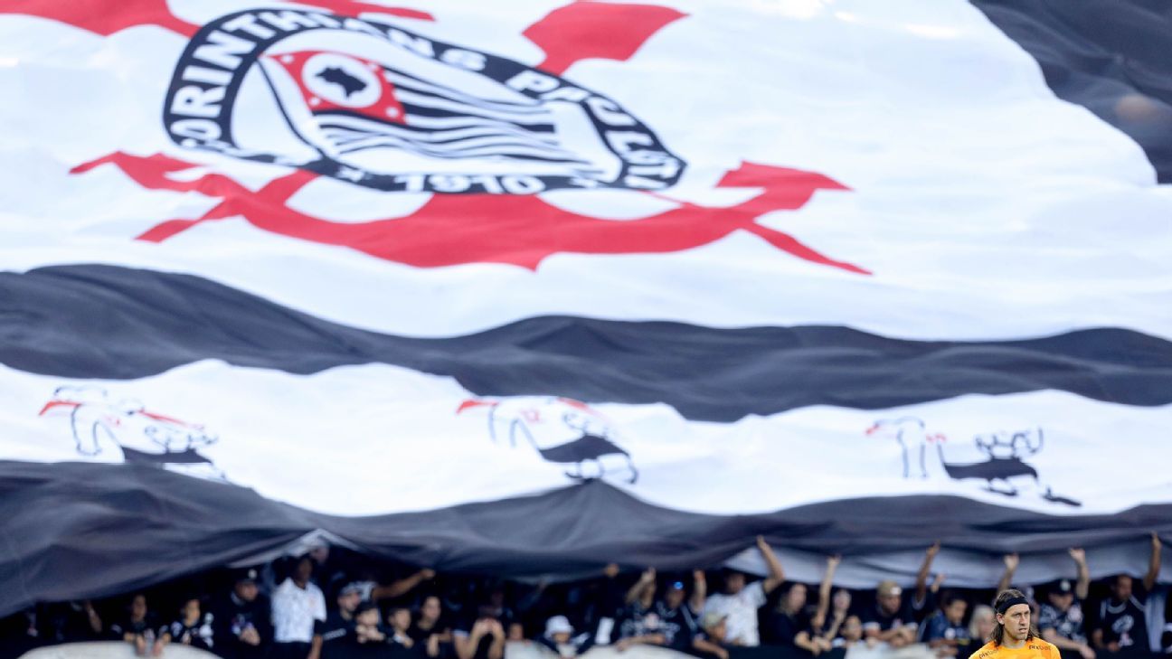 Torcedores organizados pressionam Corinthians para reação no clássico contra Santos
