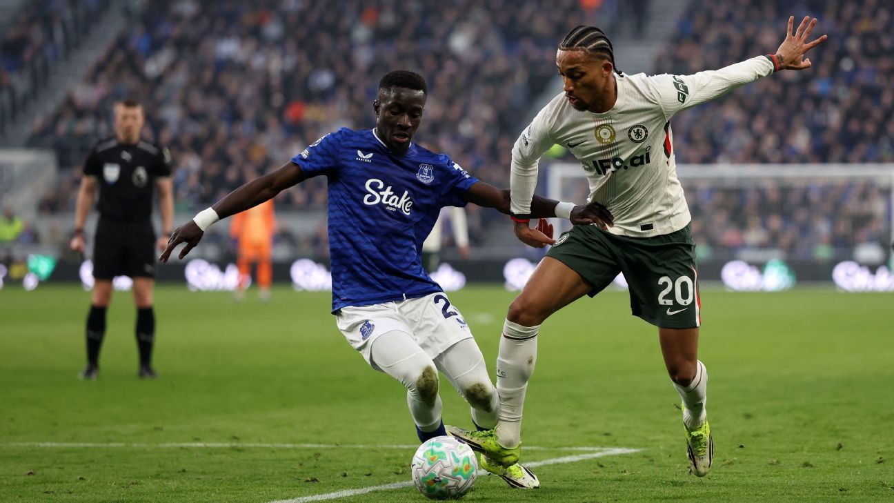 Everton surpreende e derrota Chelsea por 3 a 0 na briga pela Champions League