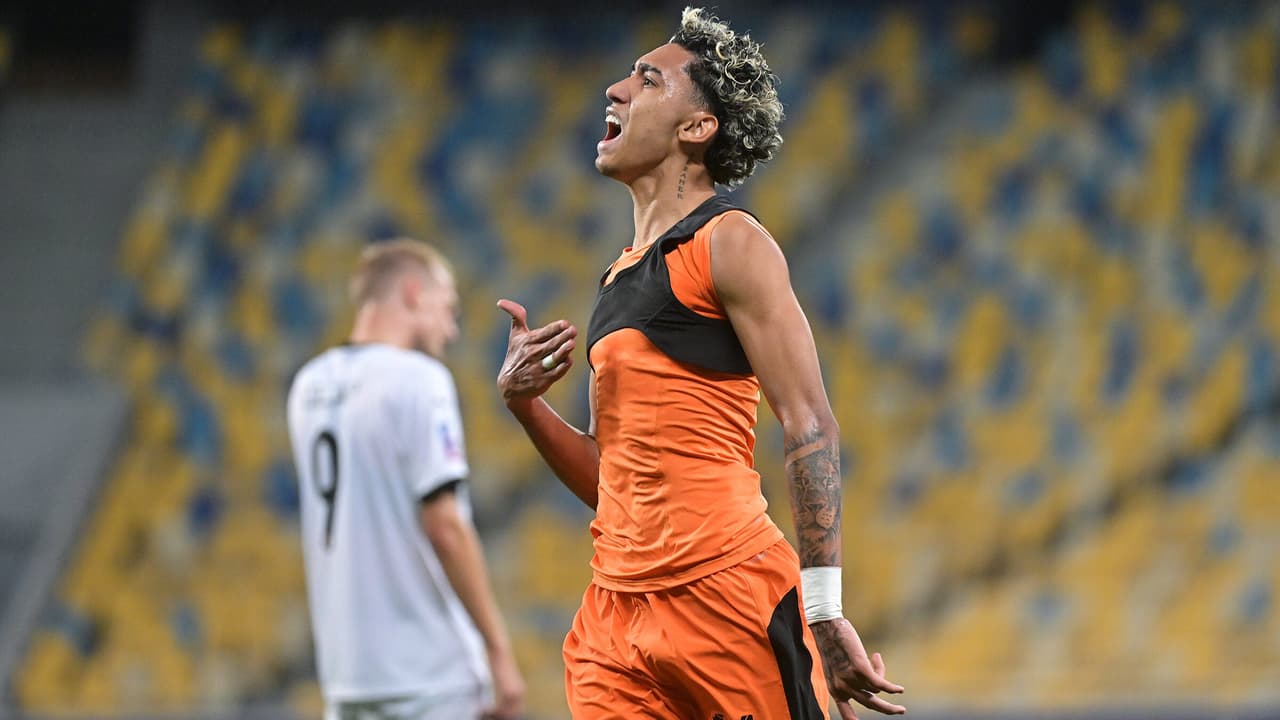 Ex-Fluminense Isaque brilha com gol de bicicleta pelo Shakhtar na Conference League