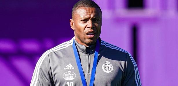 São Paulo fecha acordo com Júlio Baptista para assumir comando do sub-20