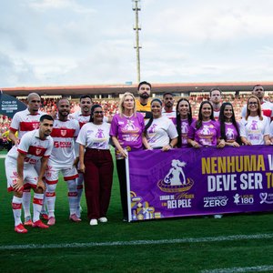 Estádio Rei Pelé promove campanha histórica em defesa das mulheres no esporte