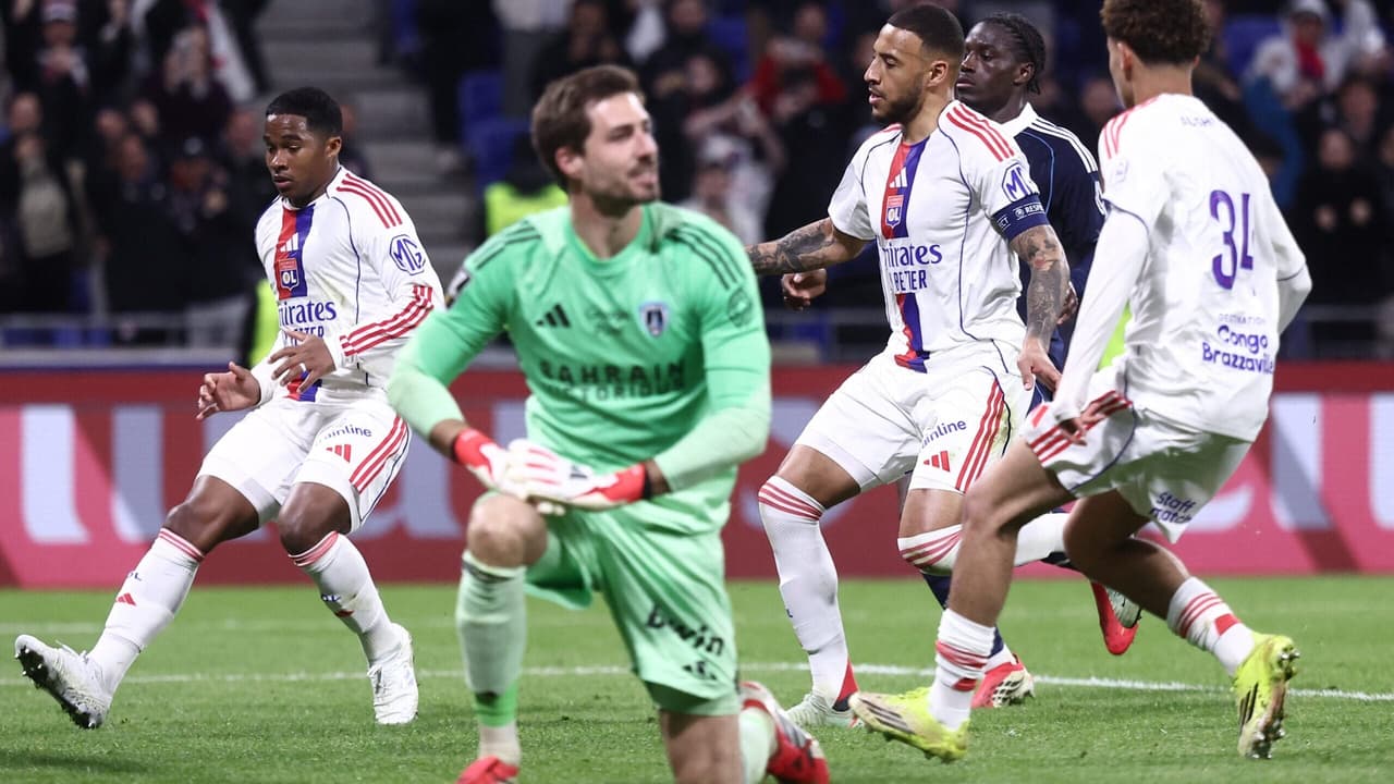 Lyon empata com Paris FC e Endrick enfrenta críticas após atuação discreta