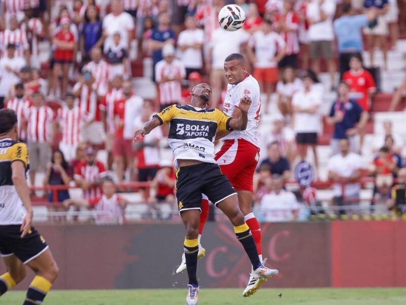 Náutico sofre derrota em casa para Criciúma na estreia da Série B 2026