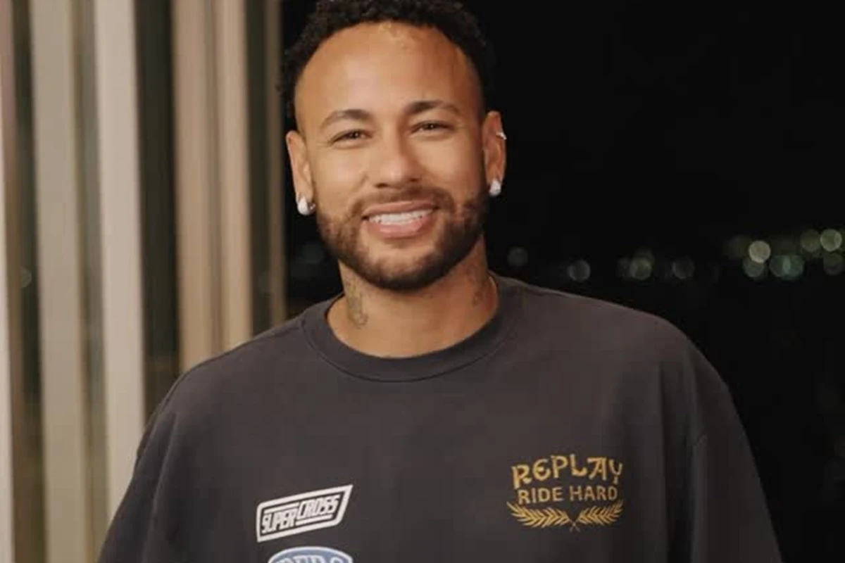Neymar Jr. causa burburinho ao curtir post de influenciadora francesa nas redes sociais