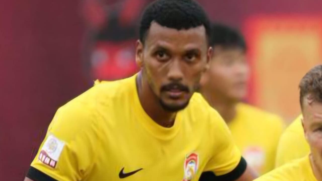 Volante Rezende fecha com Qingdao West Coast e inicia desafio no futebol chinês