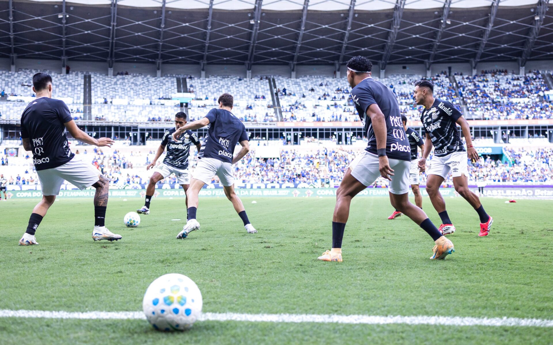 Santos inicia semana cheia de treinos com Cuca para ajustar defesa antes do Brasileirão