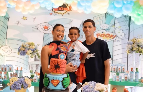 Filho de Luva de Pedreiro e Távila Gomes completa 2 anos com festa animada