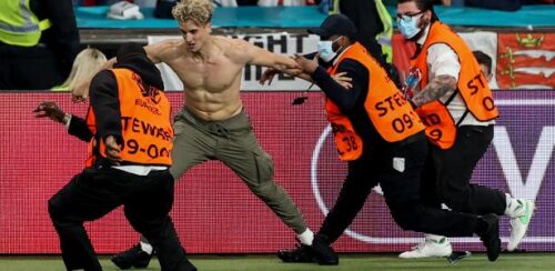 Inglaterra endurece lei para barrar invasões e fraudes em jogos de futebol