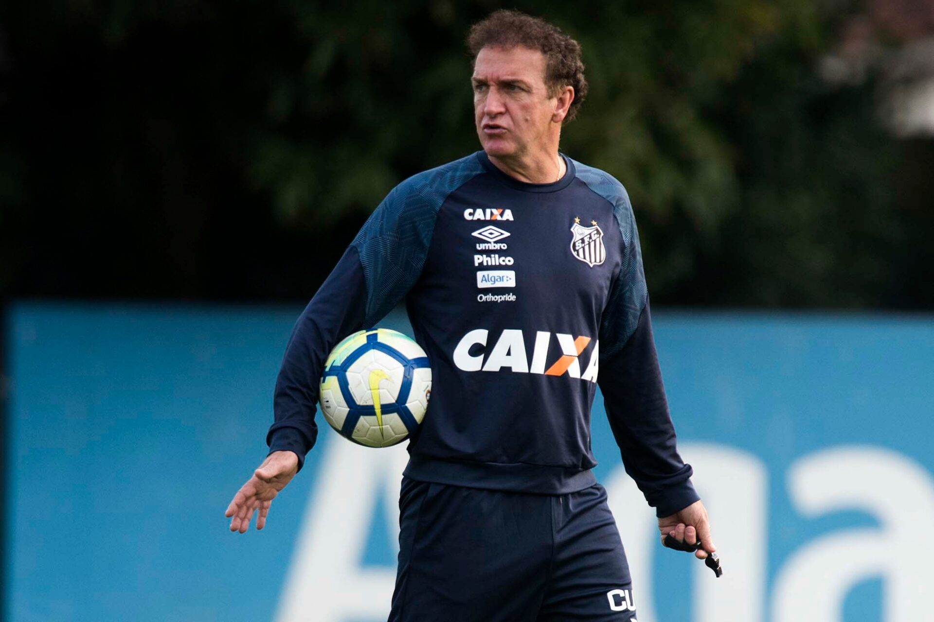Cuca é o novo técnico do Santos e já chega com missão até 2026