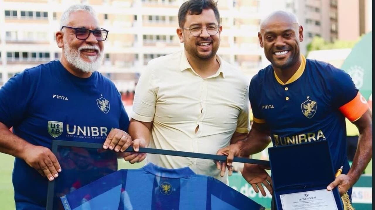 Vagner Love se despede dos gramados com gol decisivo e homenagens emocionantes