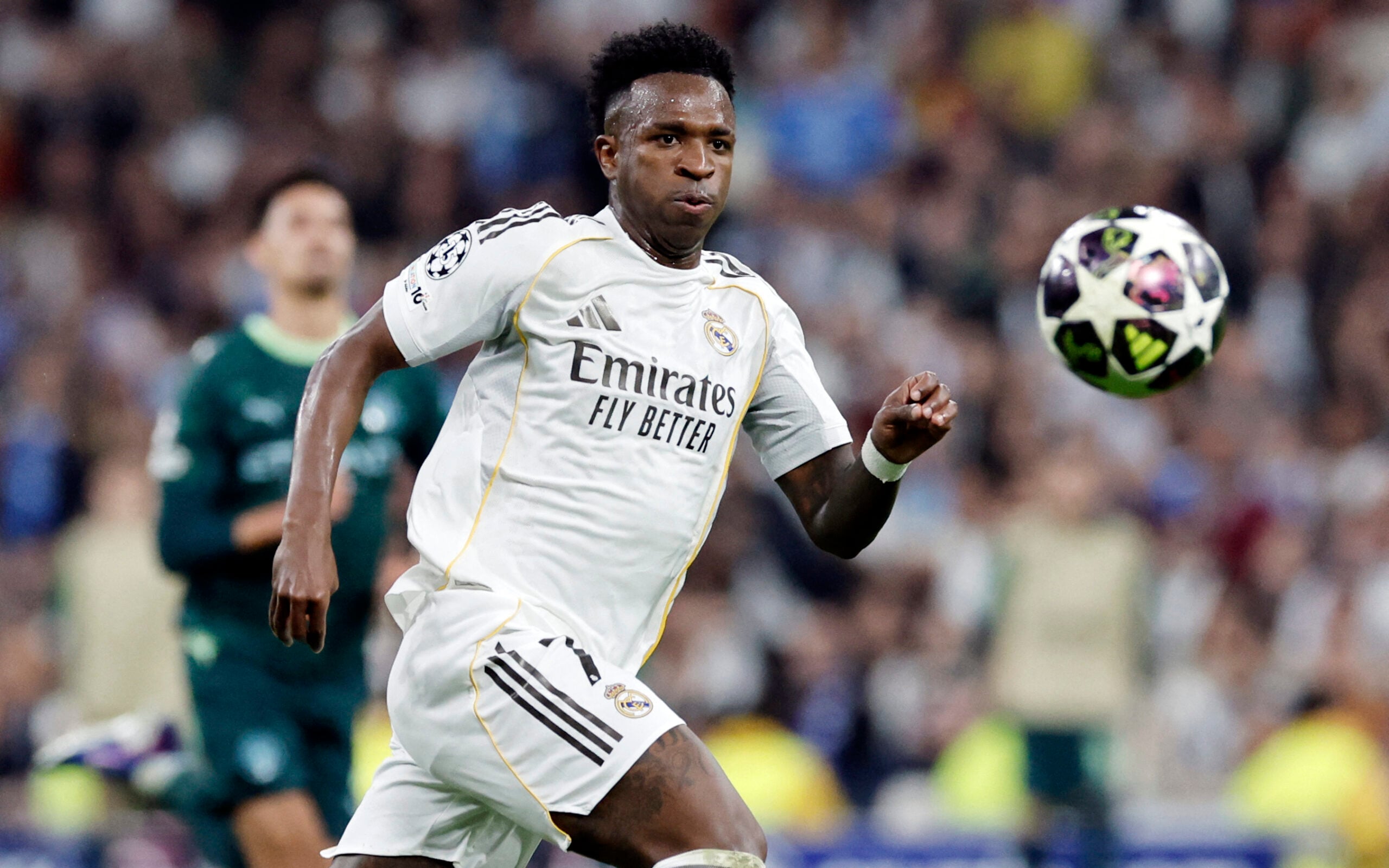 Vini Jr iguala Cristiano Ronaldo em assistências na Champions com show do Real Madrid