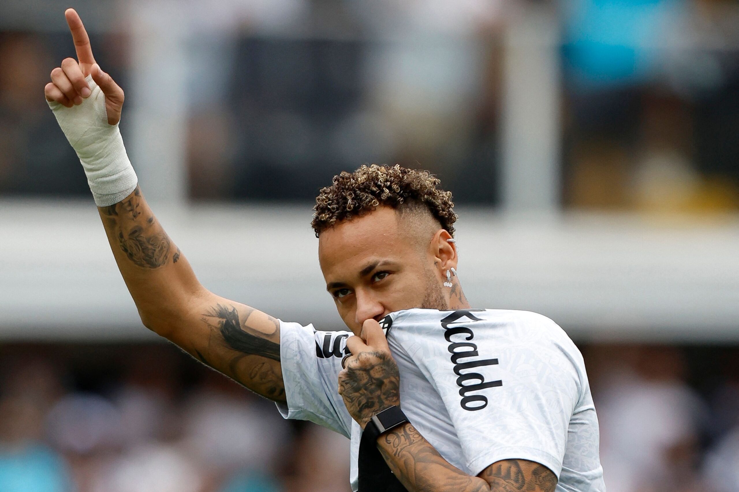 Neymar provoca polêmica com crítica à arbitragem e pode enfrentar punição pesada