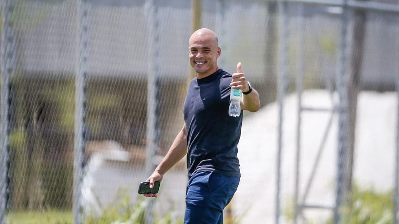 Julio Cesar assume como novo gerente de futebol do Corinthians e promete dedicação total