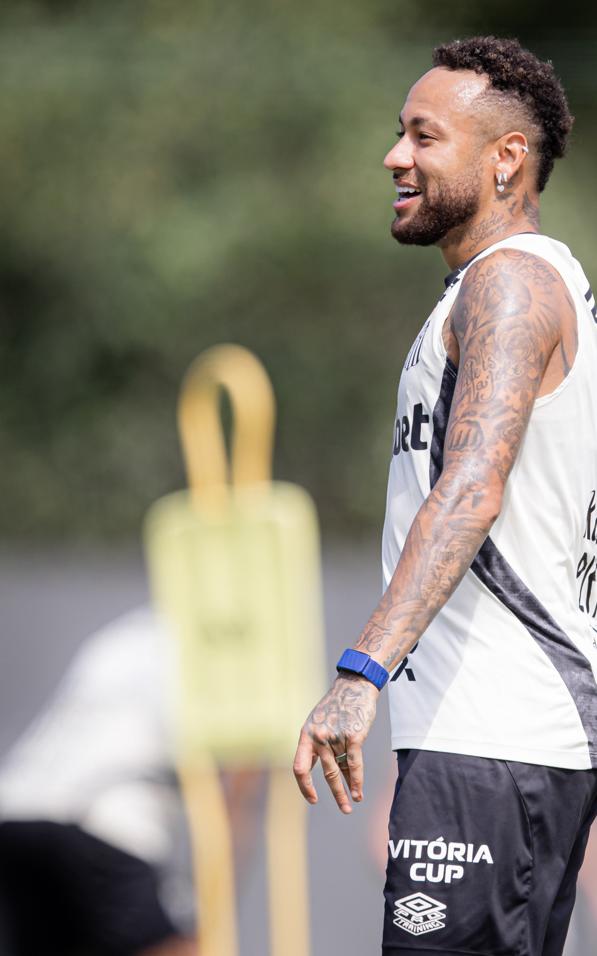 Neymar fica fora de treino no Santos e preocupa torcida antes de jogo na Argentina