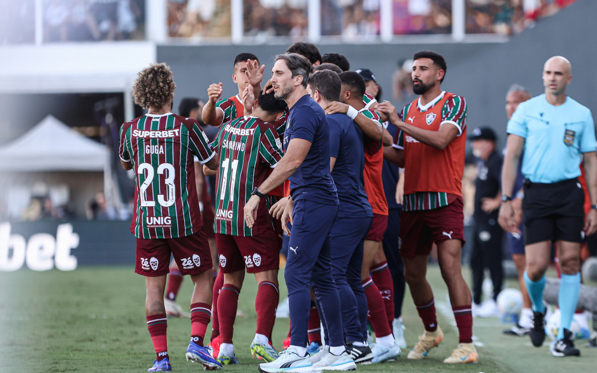 Fluminense encerra seca e vence Santos com golaços na Vila Belmiro