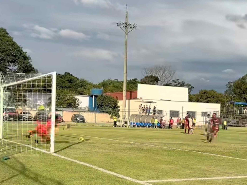 Votoraty retorna ao futebol profissional após 16 anos com empate emocionante